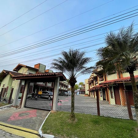 Pe Na Areia Na Praia Das Toninhas - Villagio 24 Porto Feliz 乌巴图巴 外观 照片